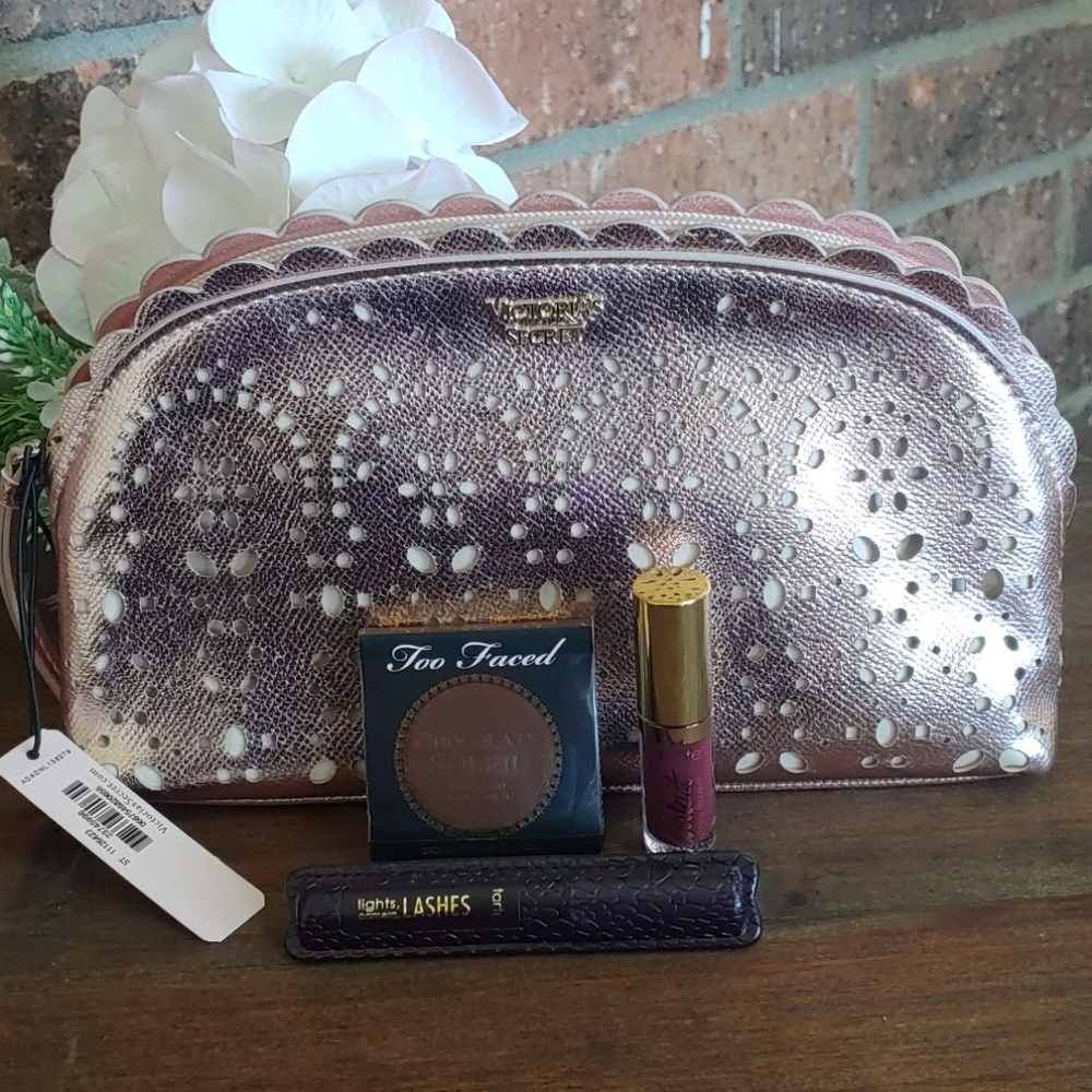 ❗❗BUNDLE❗❗VS Cosmetic bag & Makeup